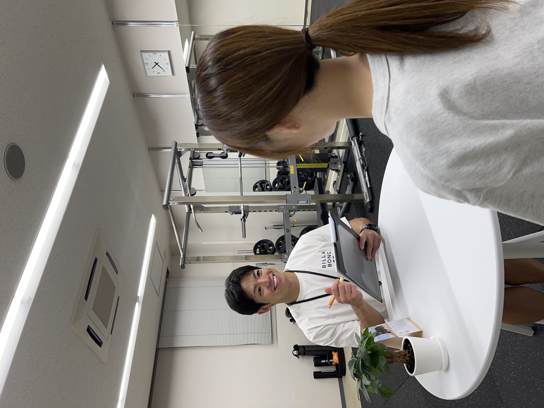 初回カウンセリングで目標や生活状況を伺う様子
